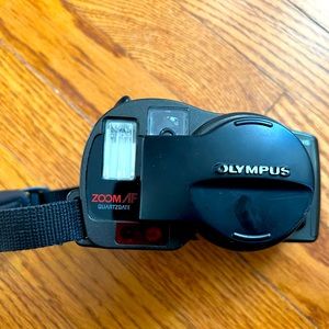 OLYMPUS Infinity SuperZoom 330  35mm 38-105mm camera Full Automatic Camera